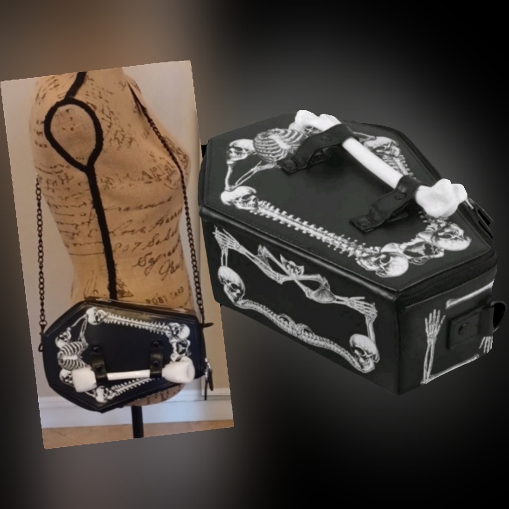 Kreepsville 666 blk white skeletons skull & bones bone handle coffin purse NWOT
